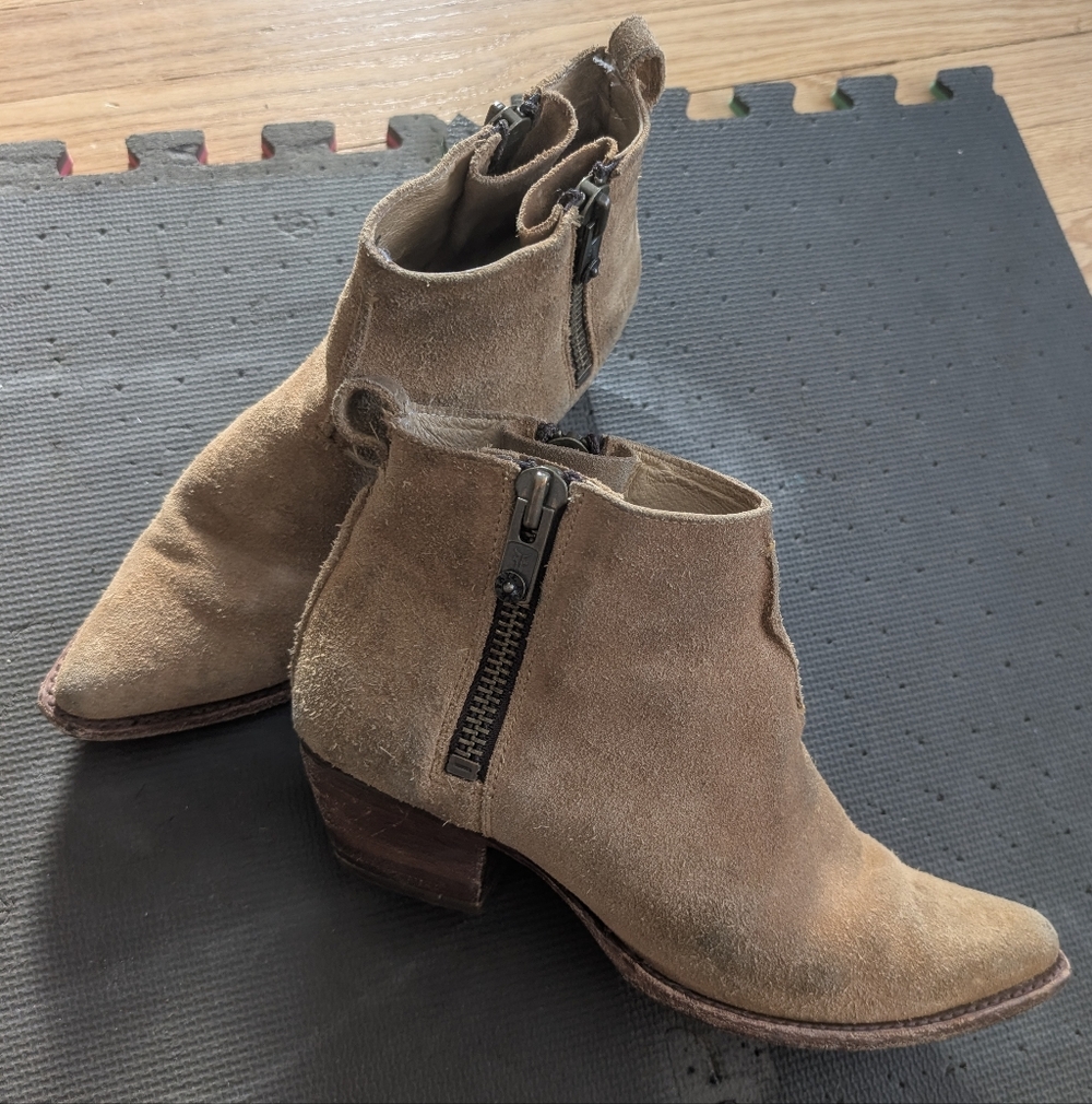 Frye Sacha Moto Shortie Suede 9.5 Leather Pointed Toe Side Zip Ankle Boots Sand